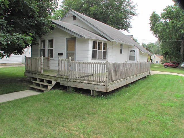 View from easet, Has single garage too.