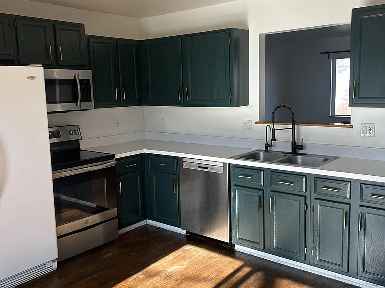 7077 Rolling Hills Dr — Photo 2