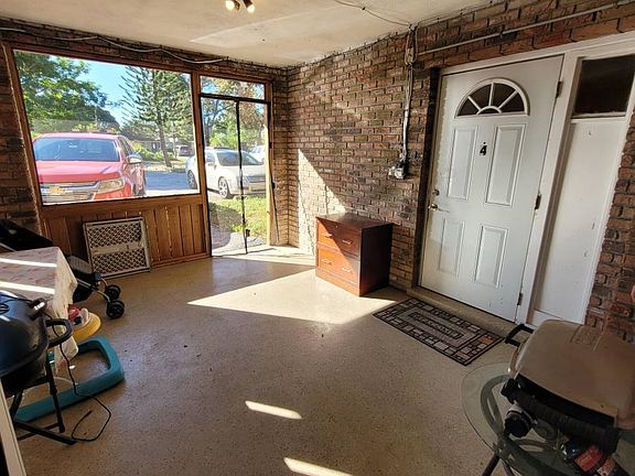 2nd image of 2637 26th Ave N APT 4