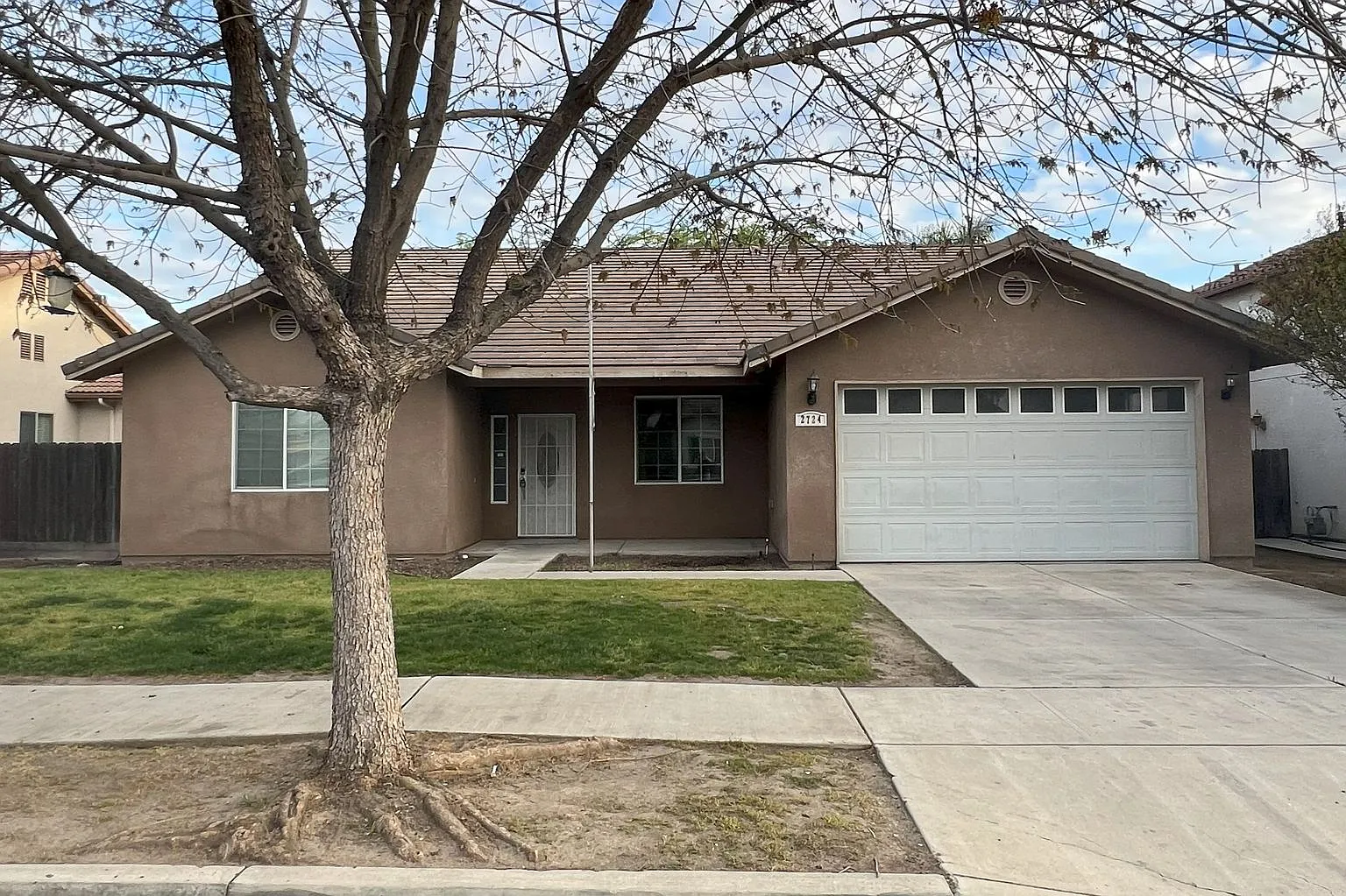 2724 Tecopa Ave- 5 Bedroom 2 Bathroom + Office -Tulare — Photo 1