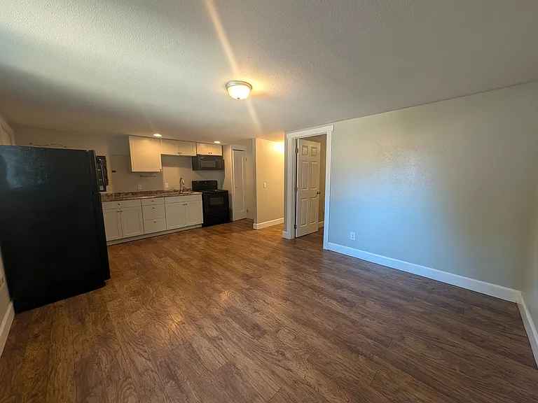 133 Marion Ave N — Photo 7