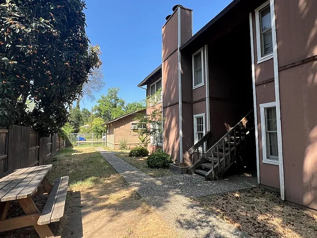 1138 Arcadian Avenue - D — Photo 2