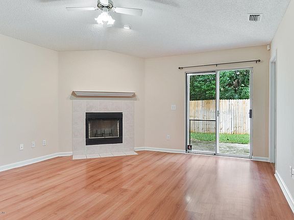 4th image of 2990 Caroline Crest Dr E