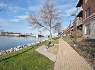 118 S. Washington St. #211B, Green Bay, WI 54301