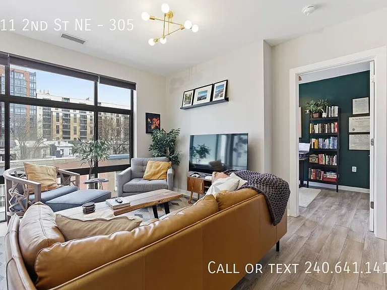 911 2nd St NE #305 — Photo 1