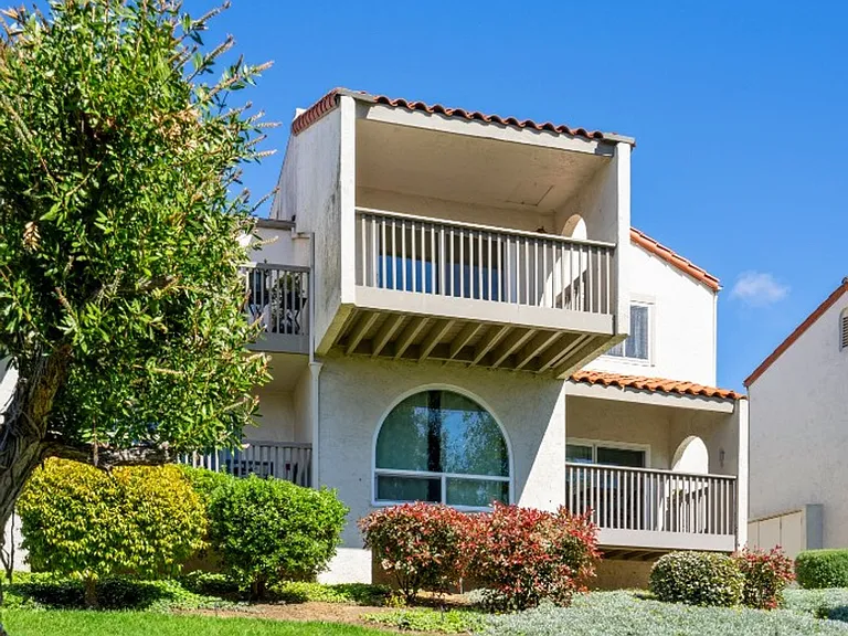 902 Caminito Madrigal #B — Photo 1
