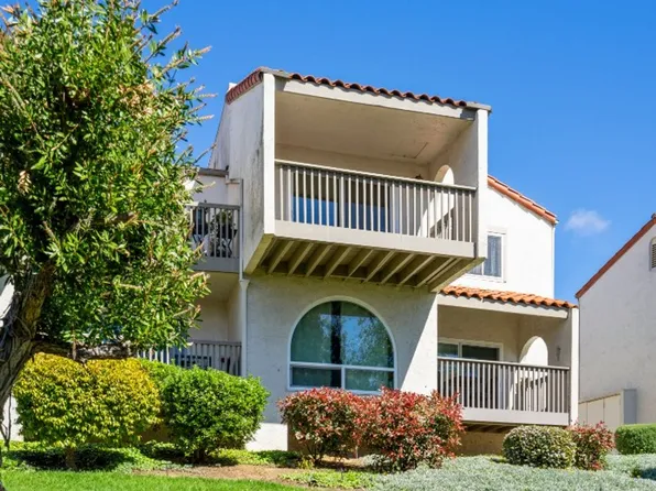 902 Caminito Madrigal Unit B, Carlsbad, CA 92011