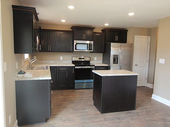 3rd image of 148 Magnolia Pl