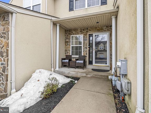2nd image of 52 Arbor Cir