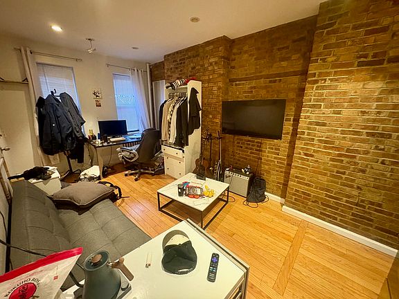 3rd image of 170 Delancey St APT 1RL