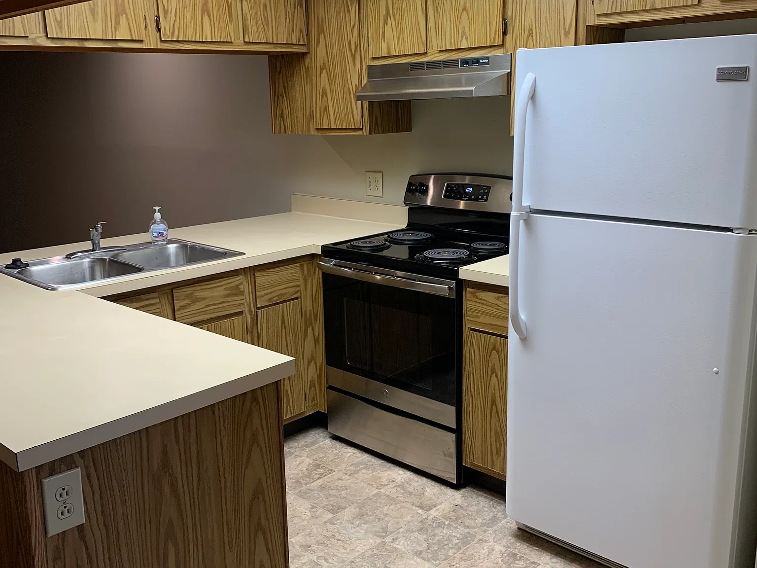 2 bed, 1.5 bath, 1000 sqft, $1,225 — Photo 3