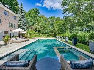 10 Oak Blf, Fairfield, CT 06825