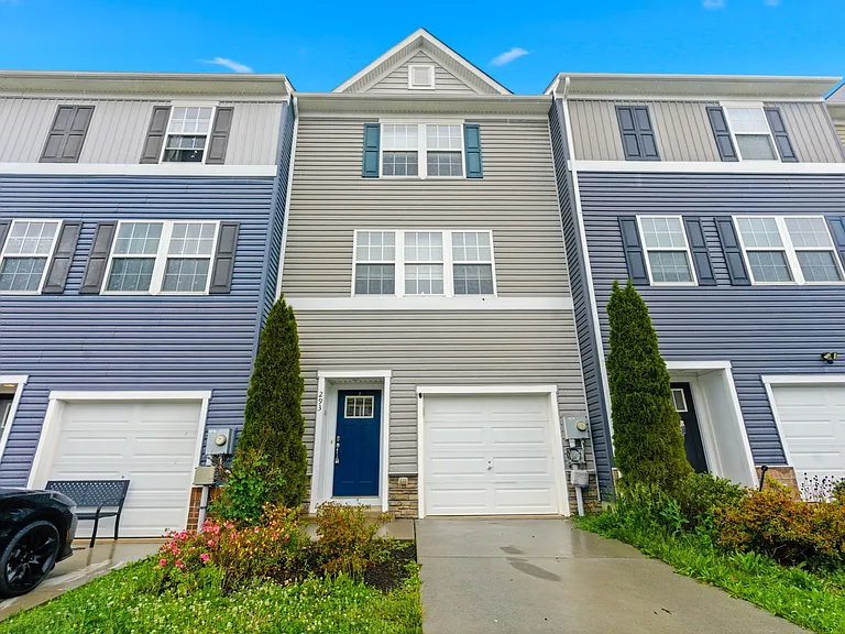 293 Magellan Dr — Photo 1