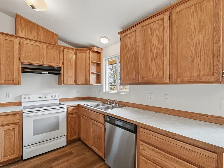 313 S Nectarine St — Photo 12