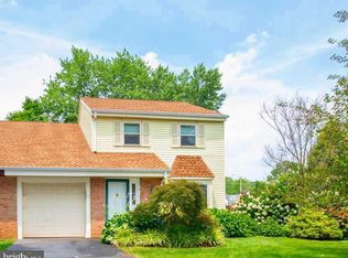 67 Green Woods Dr, Horsham, PA 19044