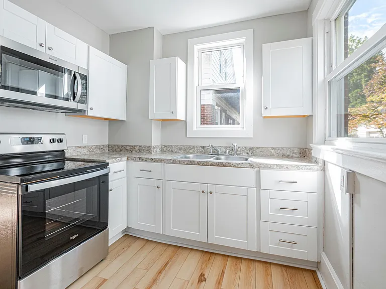 486 Sumatra Ave — Photo 8