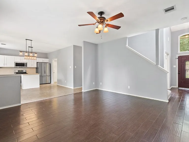 2704 Greenlee Dr — Photo 8