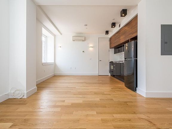 5th image of 72 Maujer St #1H