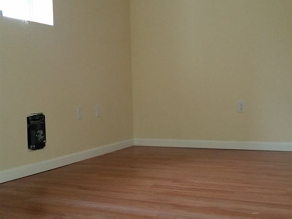 3rd image of 3557 Jasper St