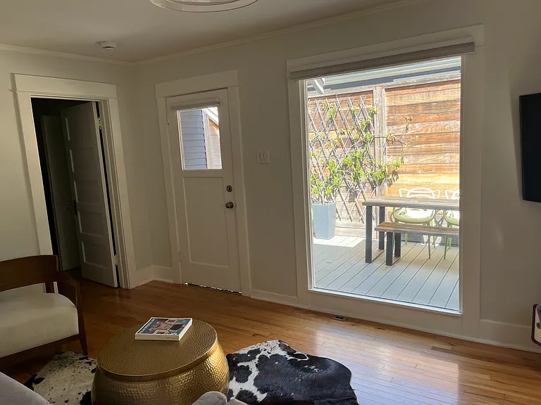 7022 De Longpre Ave #7022 — Photo 7