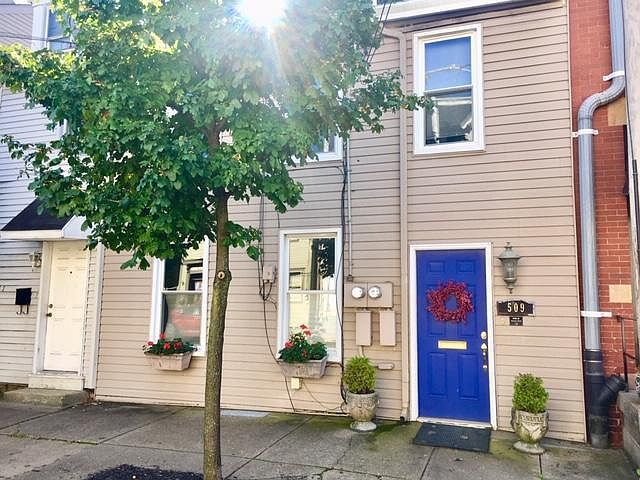 Welcome to 509 Suismon St. Steps away from Downtown Pittsburgh & AGH hospital, PLEASE call/text 412.897.0330