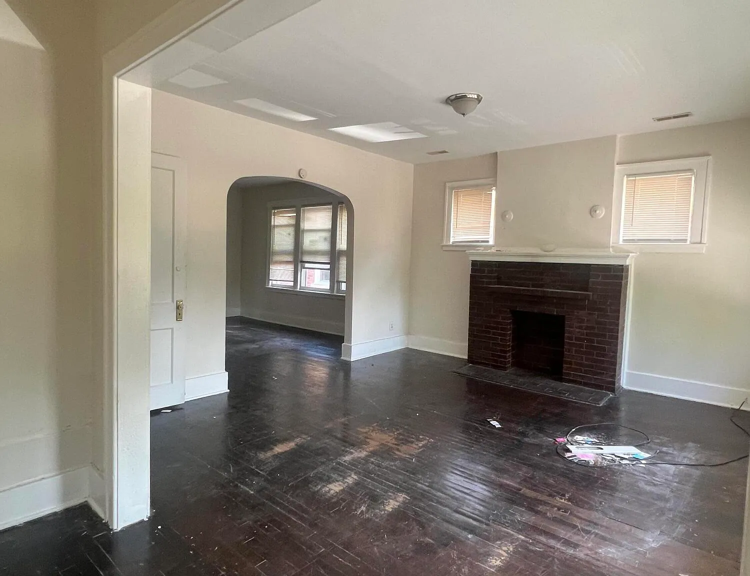 3 bed, 2.0 bath, 2637 sqft, $1,200 — Photo 3