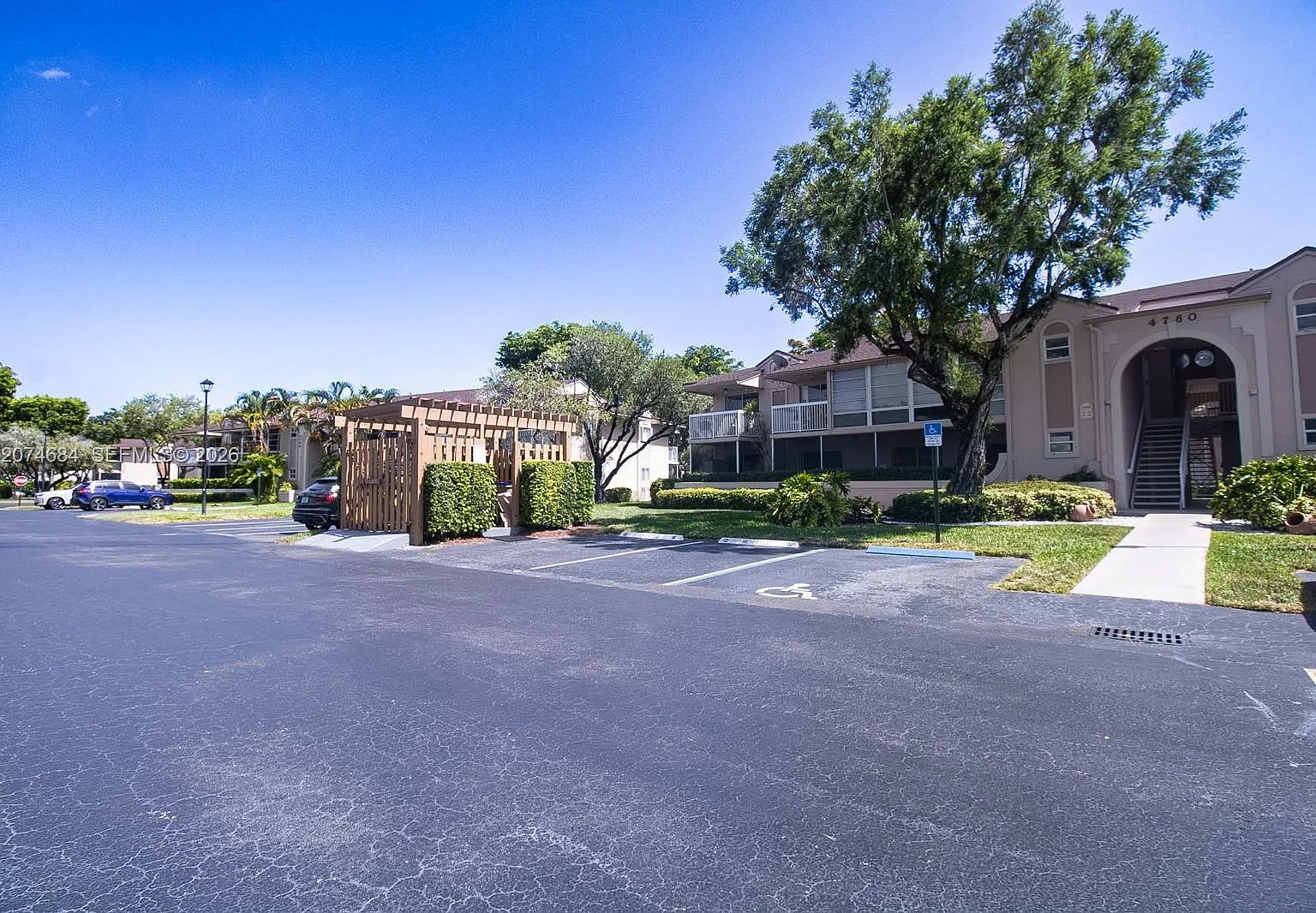 Doral Pk Co Club Villas C — Photo 2
