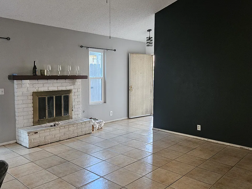 224 Elizabeth Ct