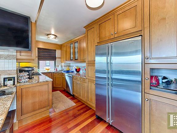 3rd image of 212 E Broadway APT G1406