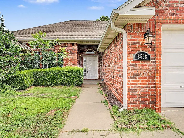 3558 W Clearwood Dr — Photo 1