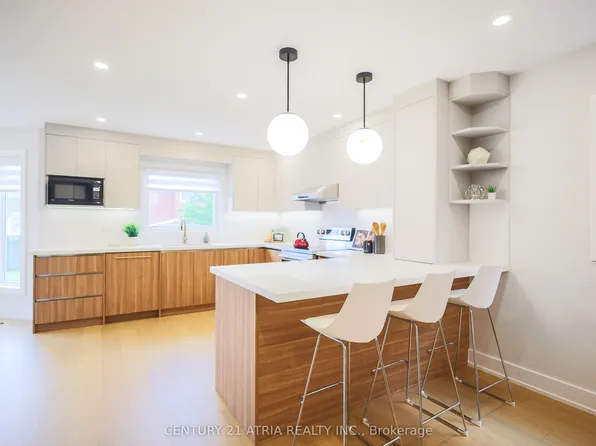 34 Raynes Cres, Toronto, ON M1V 3V7