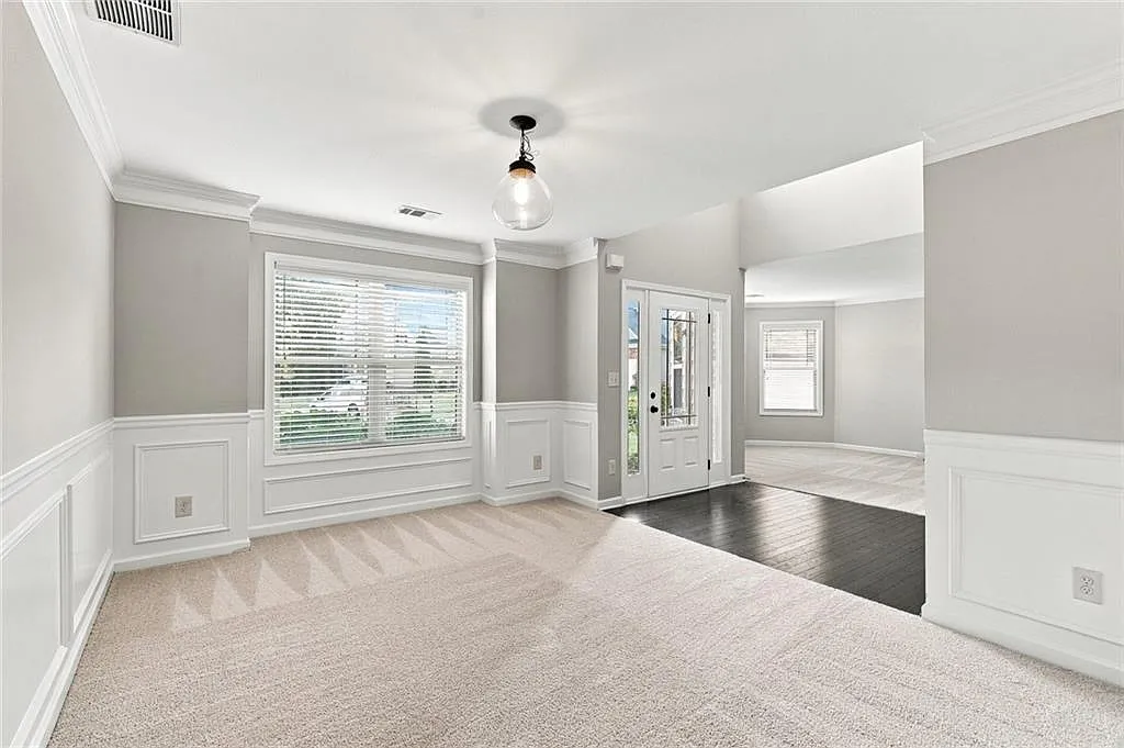 5 bed, 3.0 bath, 2527 sqft, $2,495 — Photo 4