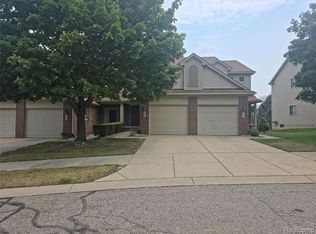 1275 Lilac Ln #1, Waterford, MI 48327