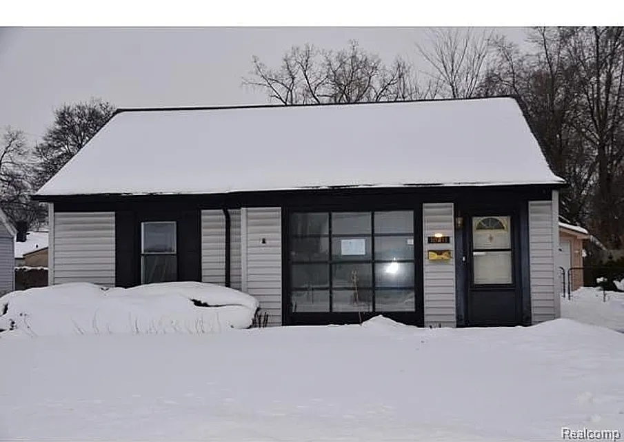 10411 Corning Ave photo 1