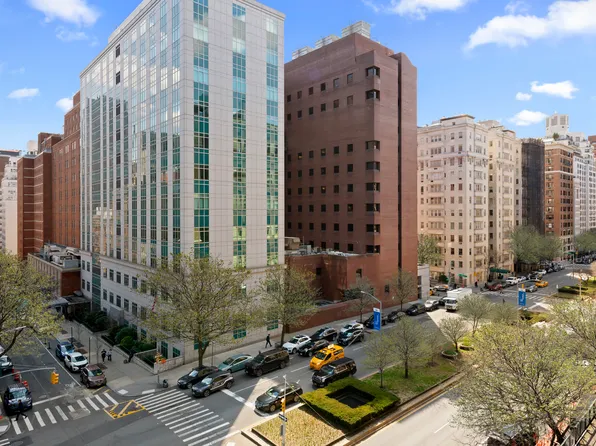 860 Park Avenue image 20 of 22