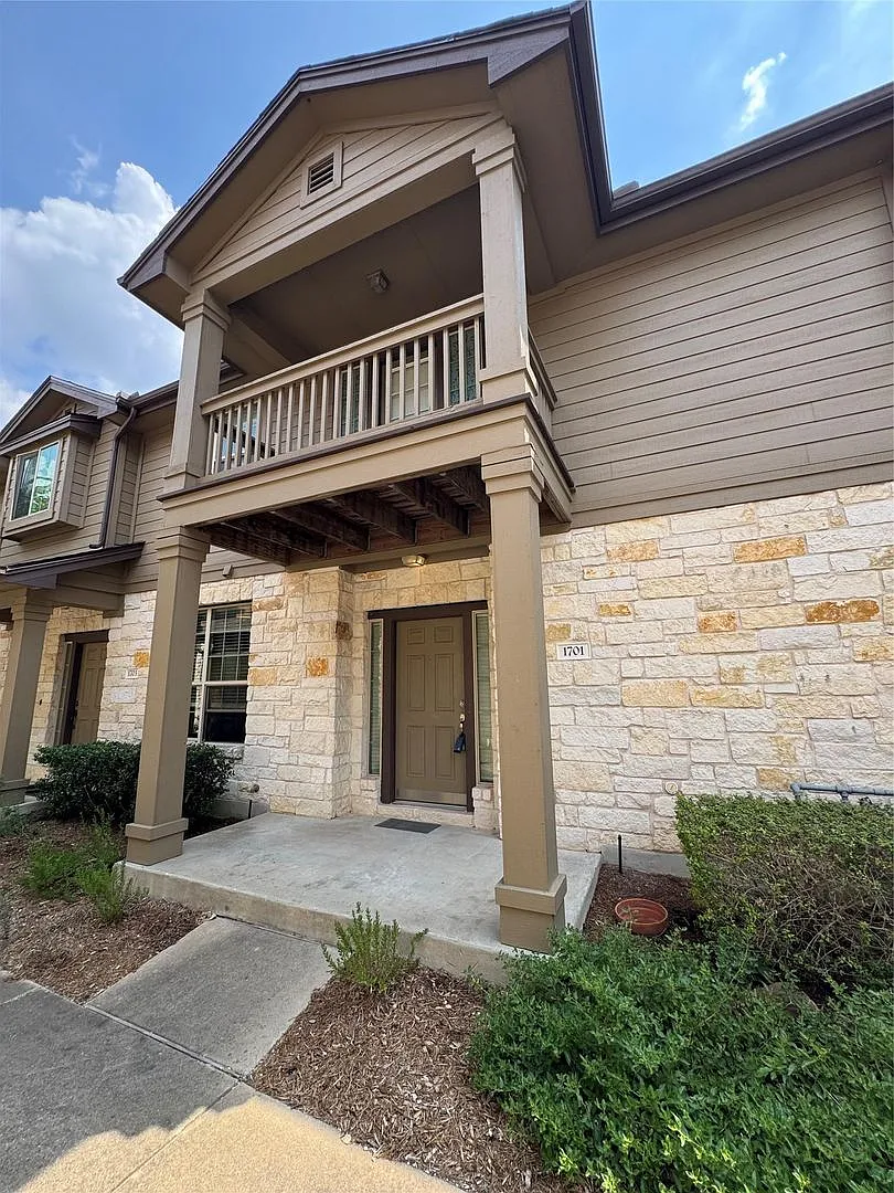 1310 W Parmer Ln — Photo 1