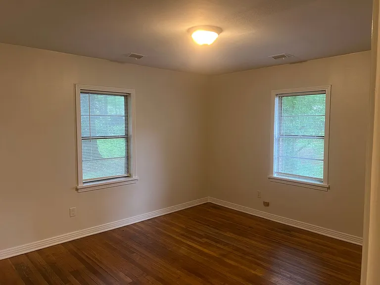 1305 Clifton St — Photo 4