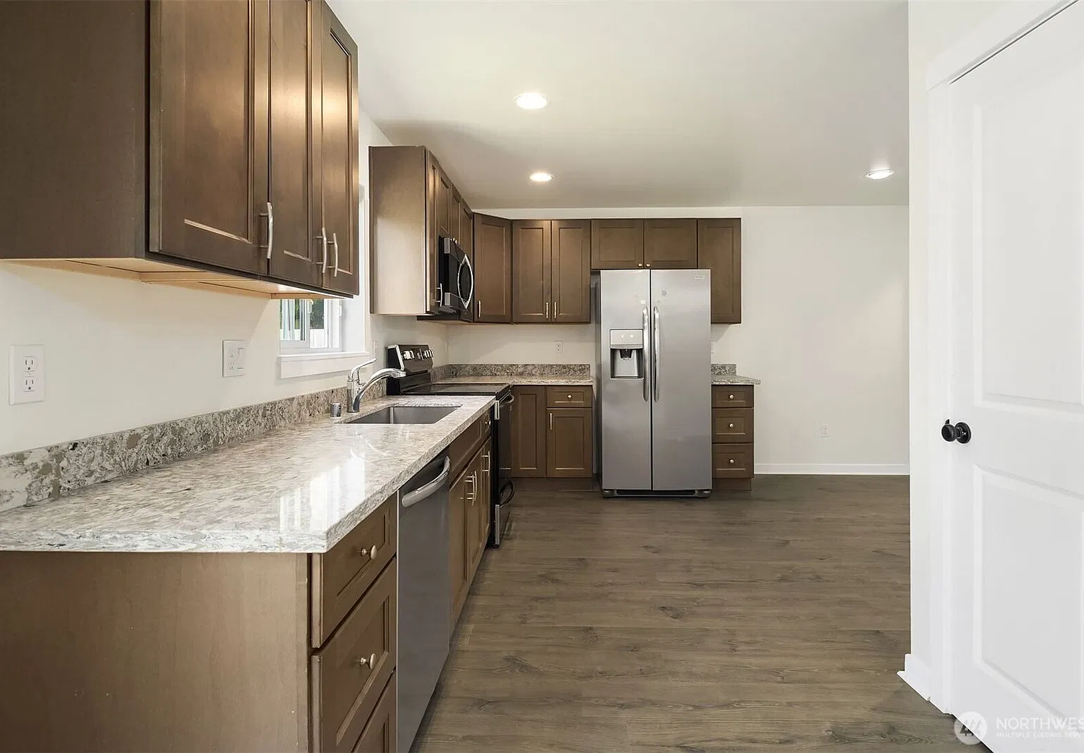 3 bed, 2.5 bath, 1440 sqft, $2,150 — Photo 3