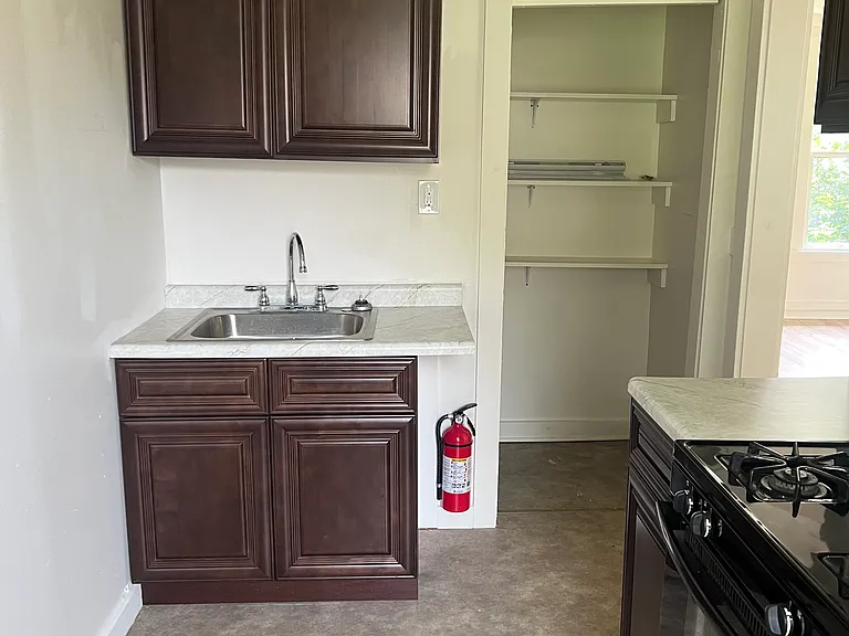 13330 Morse St — Photo 10