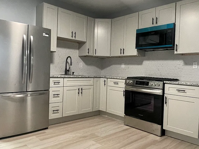 675 Cottage St #2 — Photo 5
