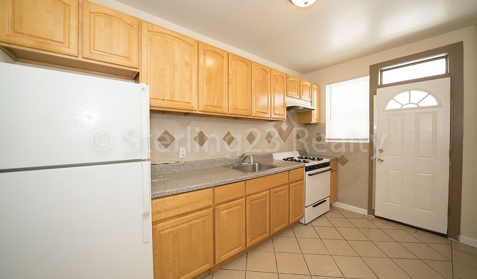 1st image of 2369 28th St APT 1F