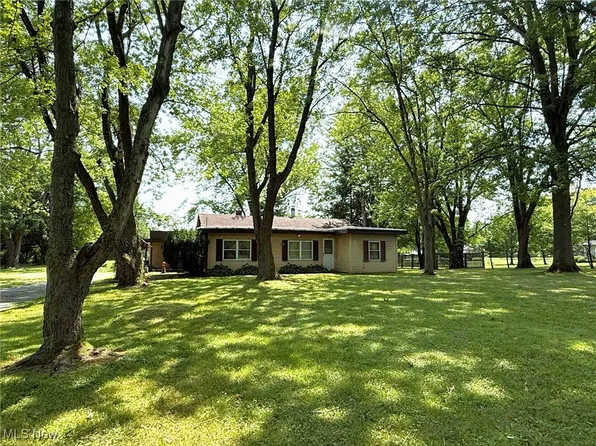 406 Johnson Plank Rd, Warren, OH 44481