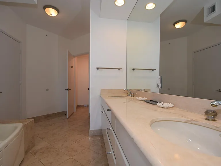 707 Crandon Blvd #Penthouse 8 — Photo 34