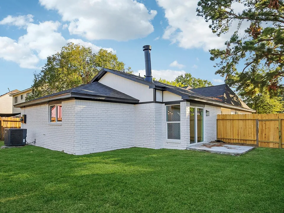 11615 Henley Dr