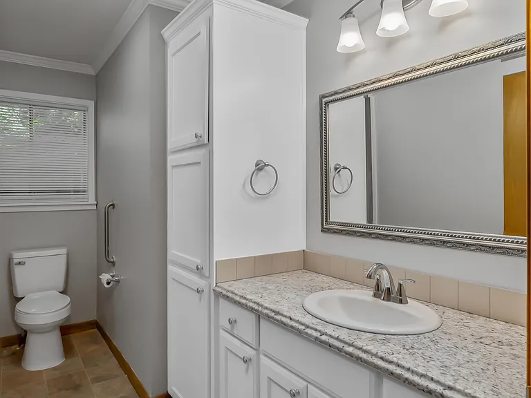 4103 Glen St — Photo 6