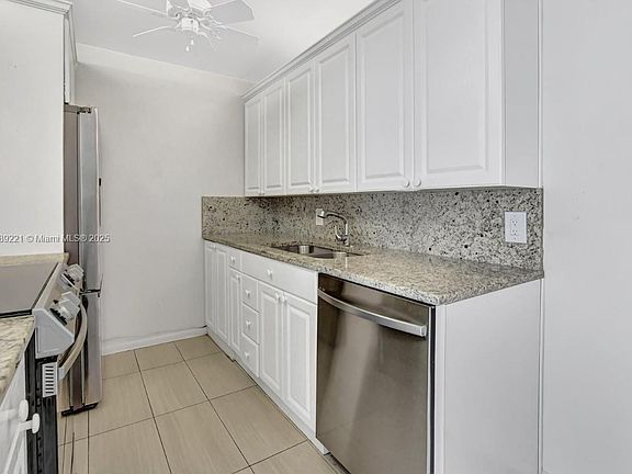 3rd image of 4008 Oakridge Dr #4008-A