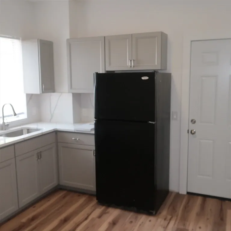 3 bed, 1.0 bath, 850 sqft, $2,900 — Photo 2