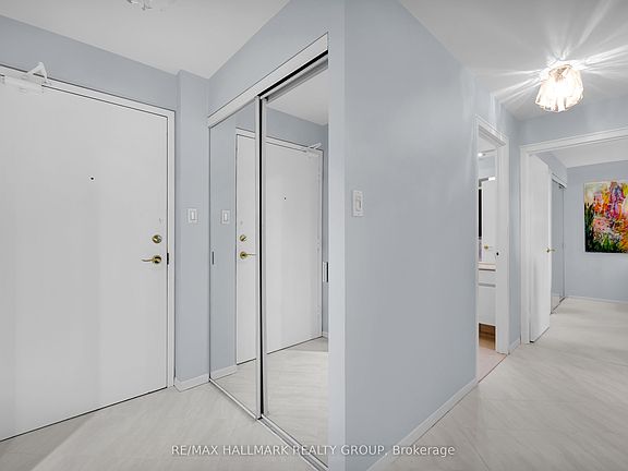 3rd image of 151 Bay St #810