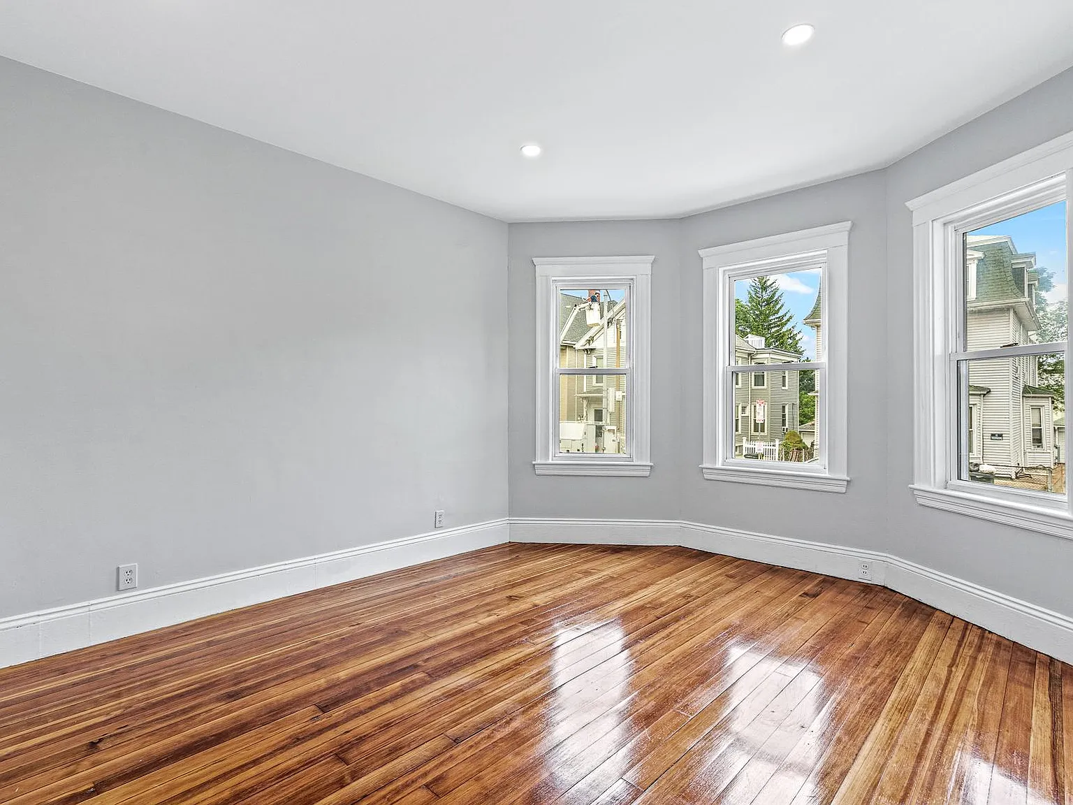 79 Pleasant St — Photo 4
