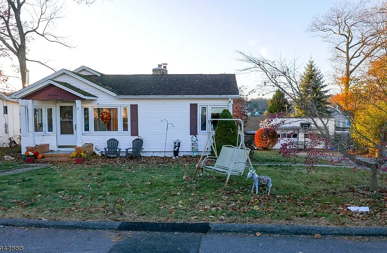 17 Willow St — Photo 12